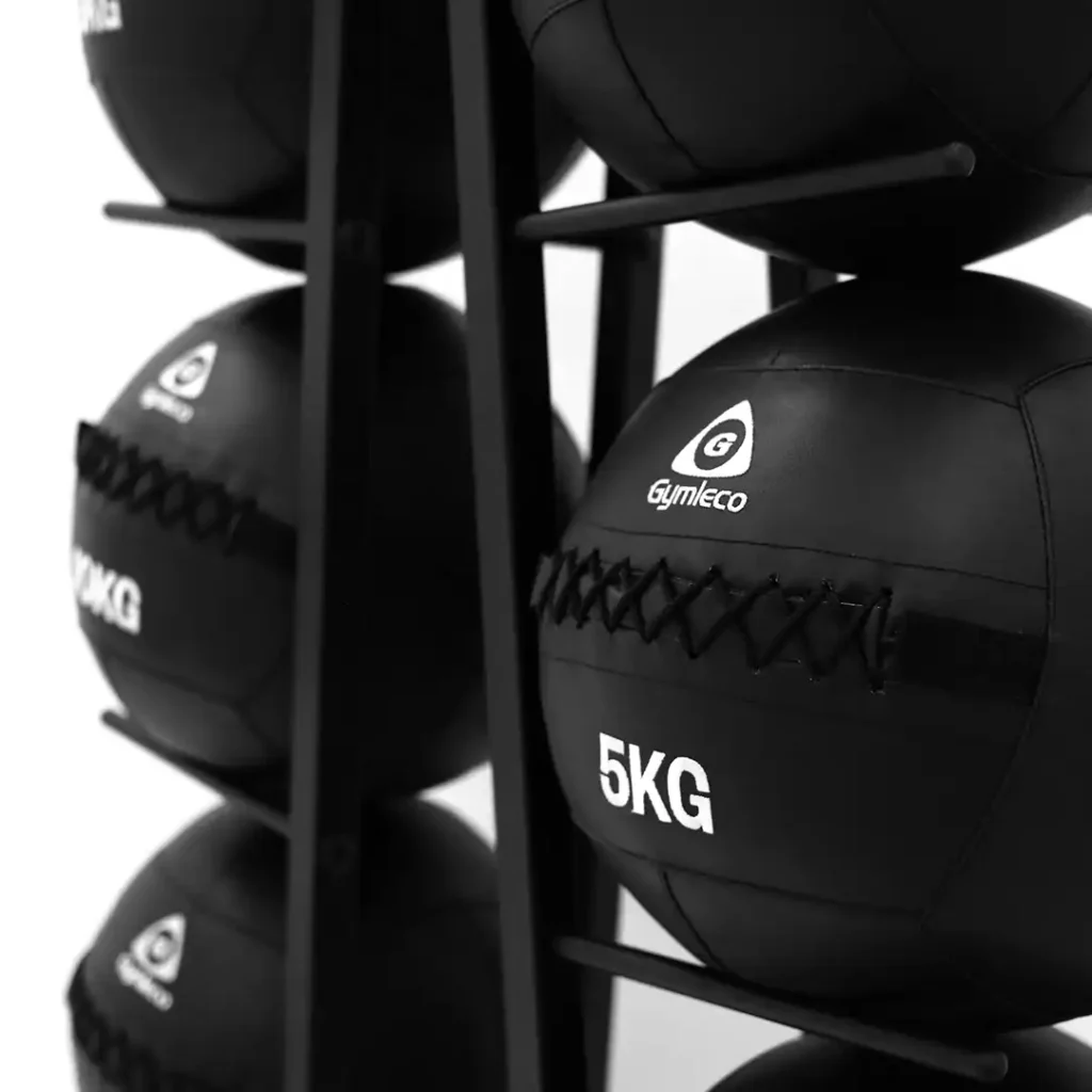 Detaljbild på ställ för träningsbollar från gymleco